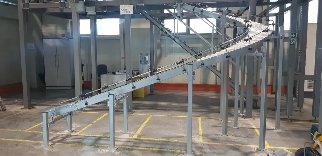 Gravitacioni slajder za kutije instaliran u Henkel proizvodnom pogonu