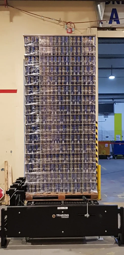 Paleta limenki Lav na prijemnoj deonici Trasing transportnog sistema u pivari Carlsberg Čelarevo