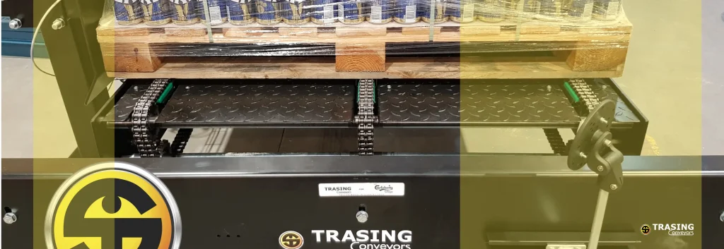 Paleta limenki Lav oslonjena na tri lančane staze Trasing transportera u pivari Carlsberg Čelarevo