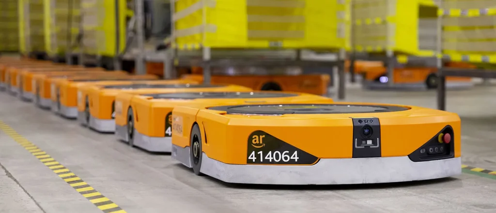 Amazon Robotics autonomni mobilni roboti u logističkom centru