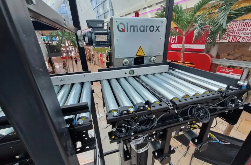 Qimarox vertikalni lift sa valjkastim transporterom u Trasing instalaciji u tržnom centru u Austriji